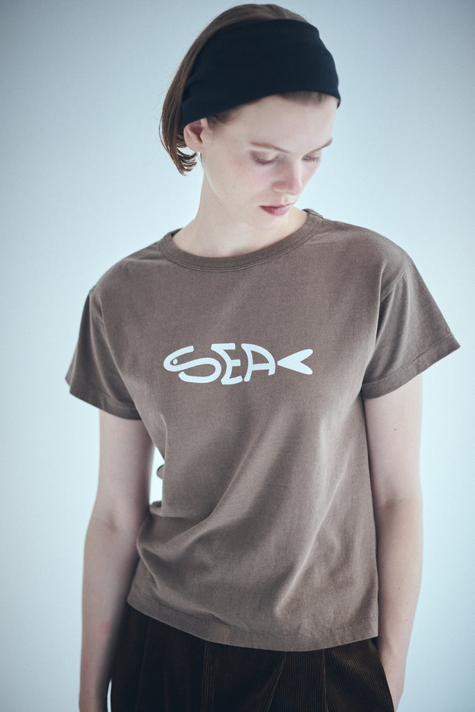 SEA GRAPHIC TEE (SARDINE)