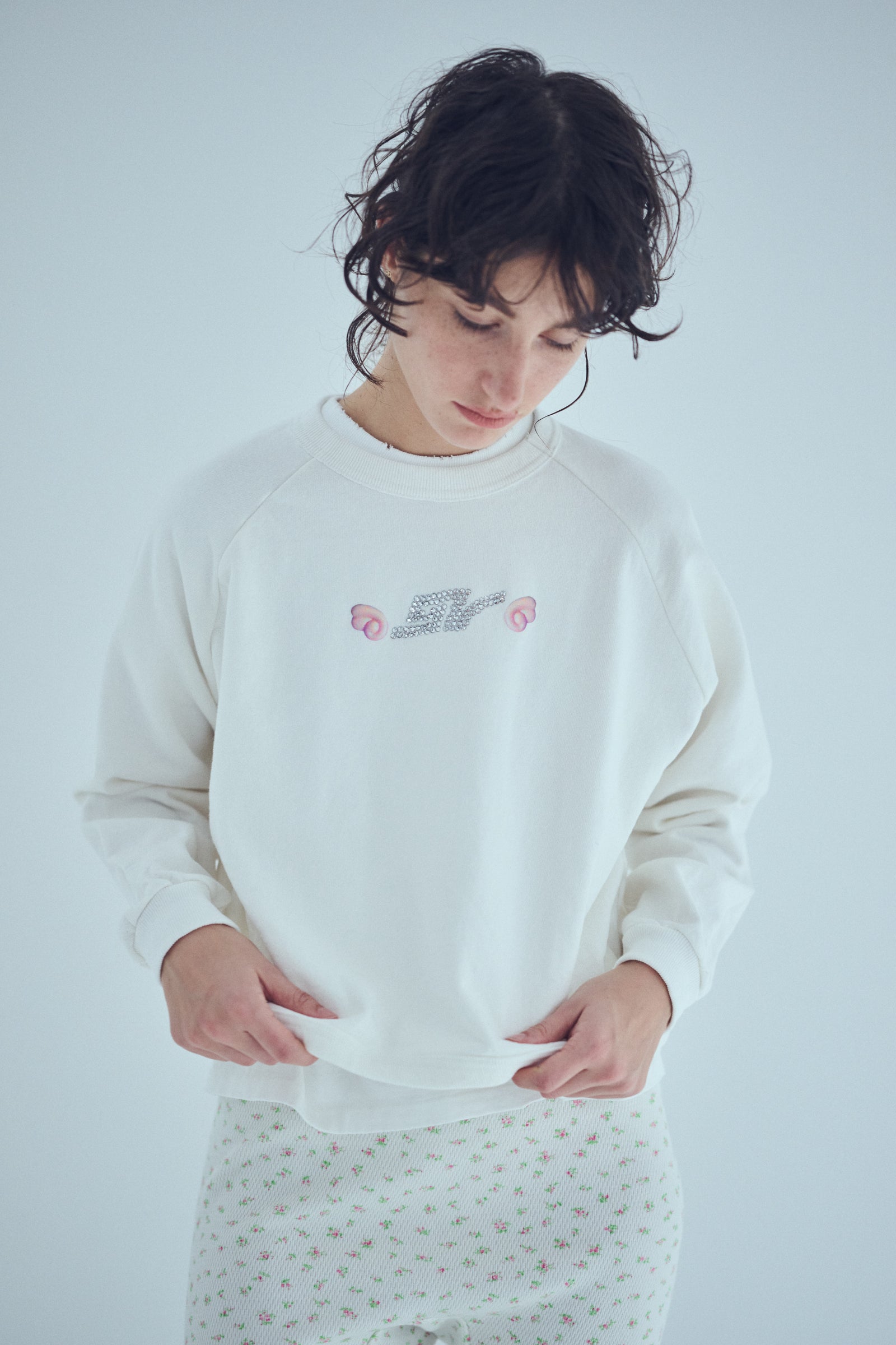 SEA SV RHINESTONE RAGLAN-SLEEVE SWEATSHIRT