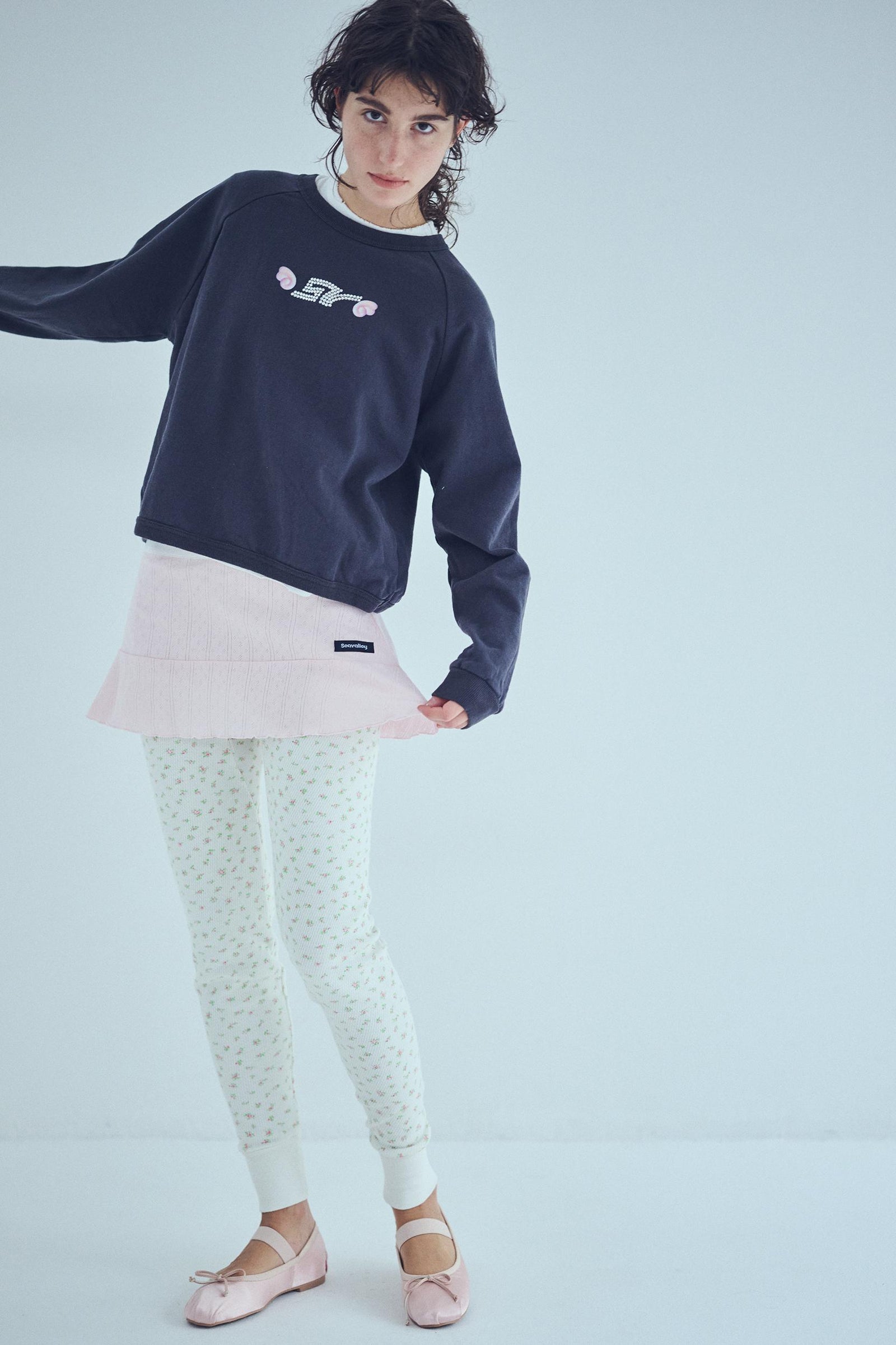 SEA SV RHINESTONE RAGLAN-SLEEVE SWEATSHIRT