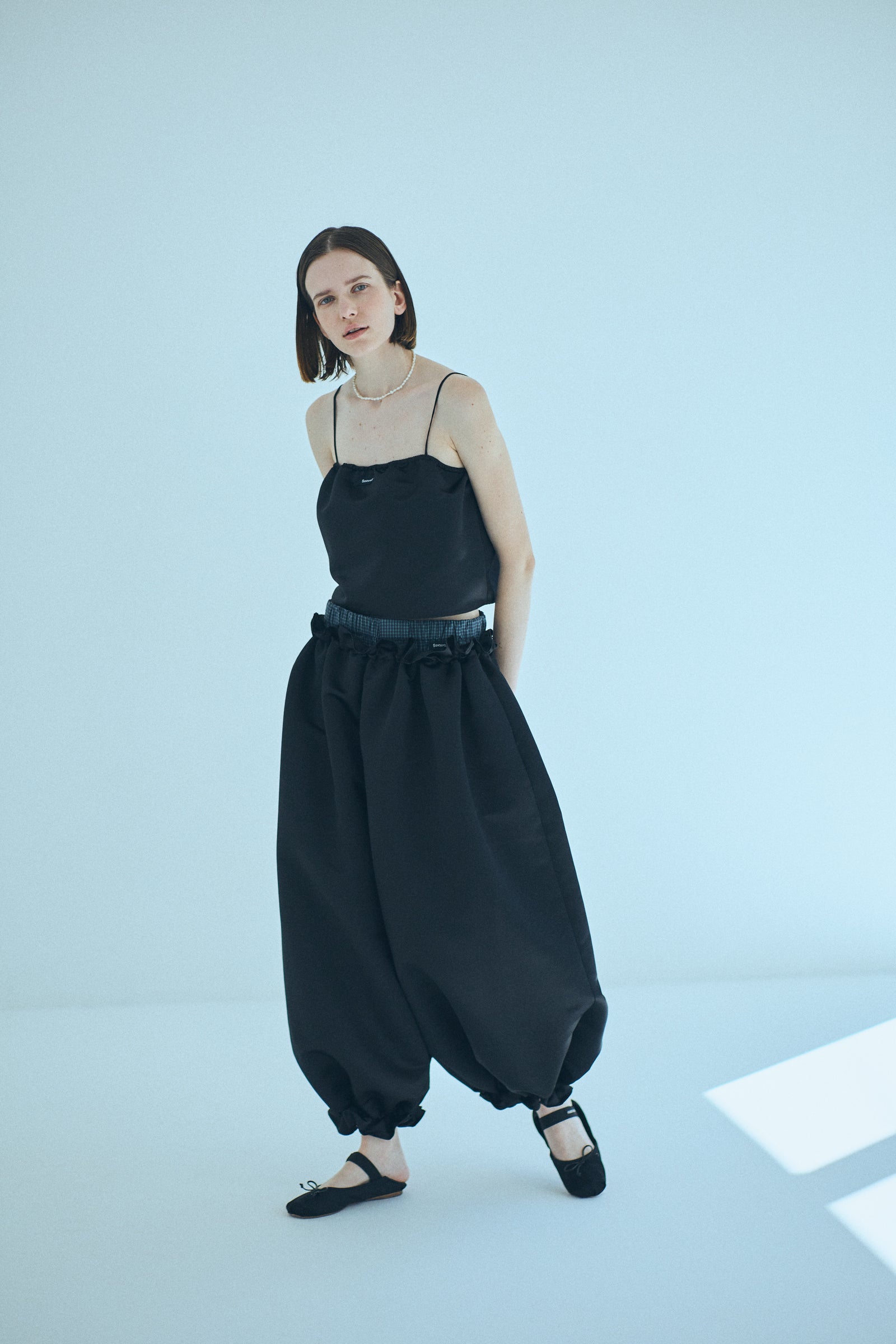SEA HEAVY SATIN DOLA BALOON TROUSERS