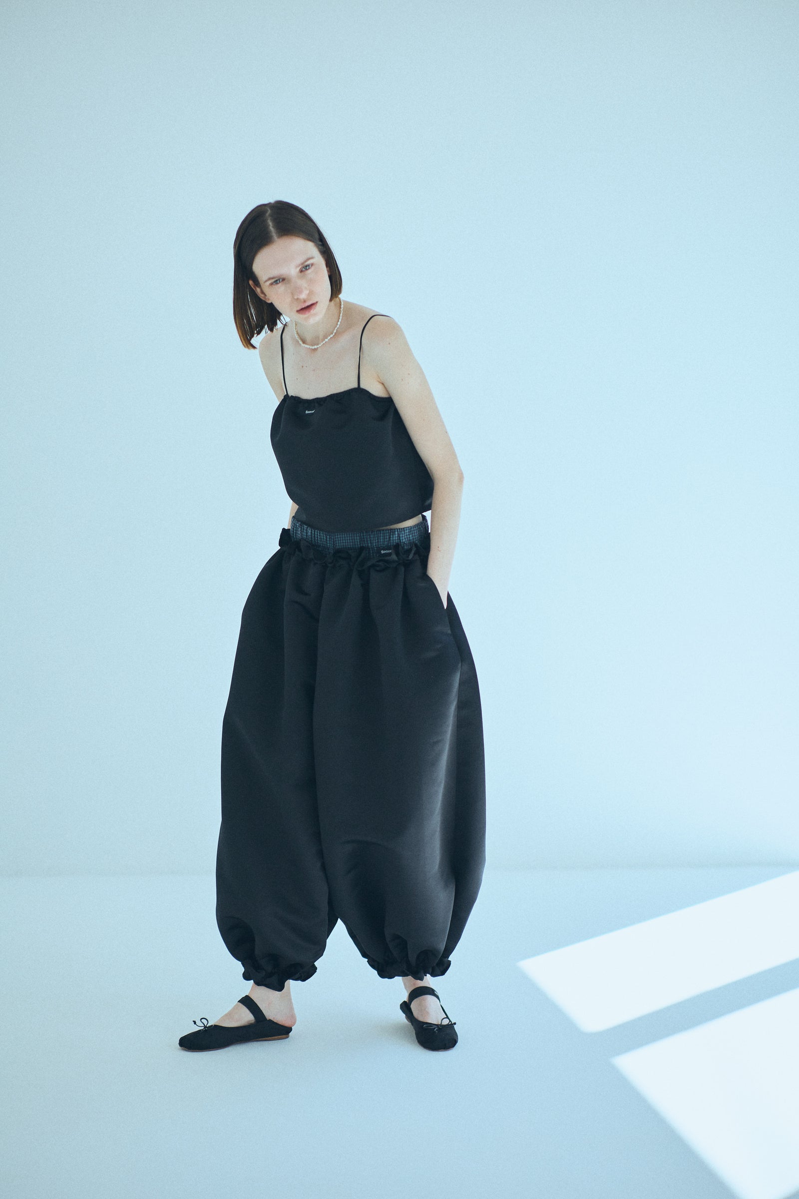 パンツ SEA HEAVY SATIN TROUSERS SEA_0964_66daa64a-2e27-4231-