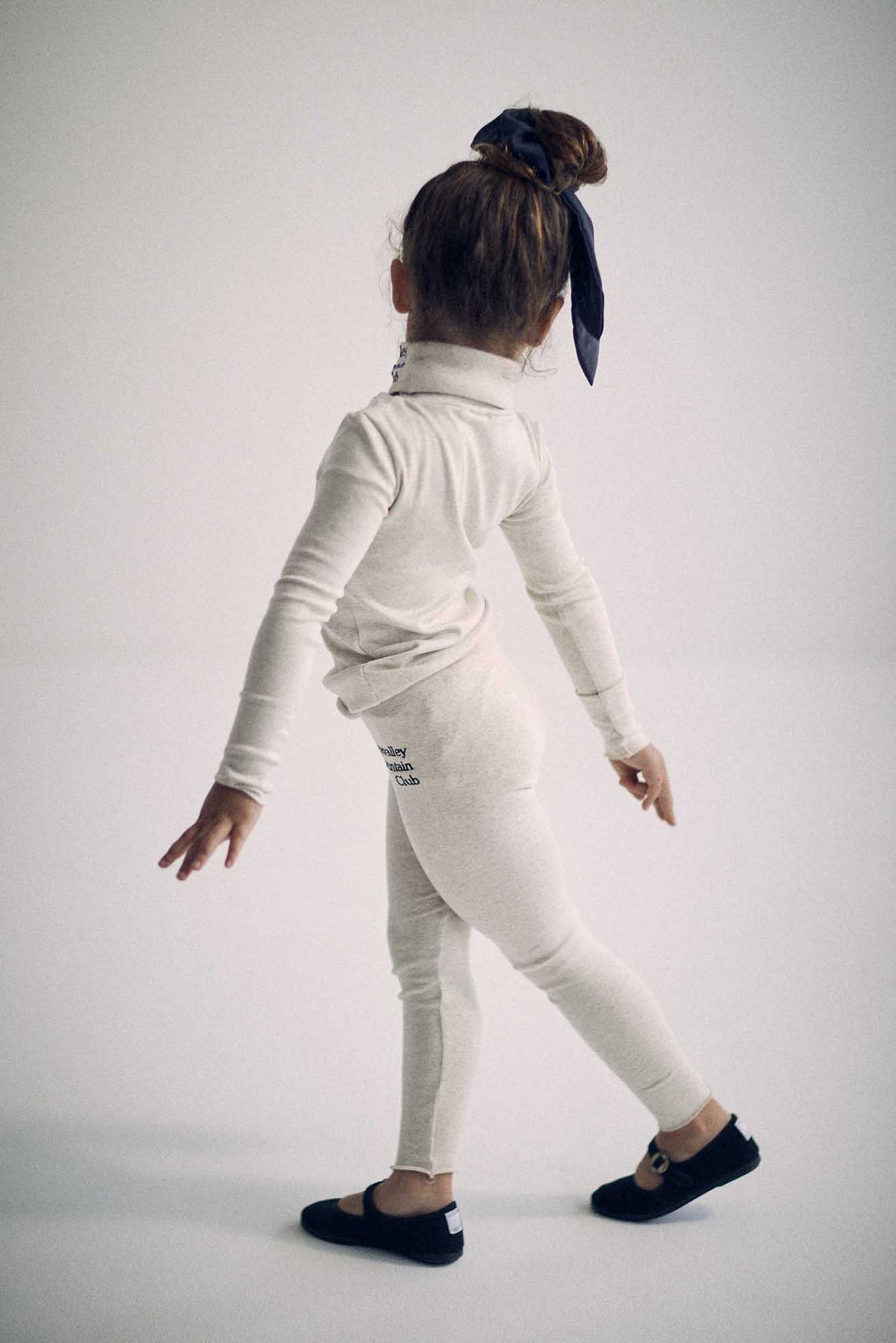 SEA CHIBI “Seavalley Mountain Club” CIRCULAR RIB TURTLE NECK TOP